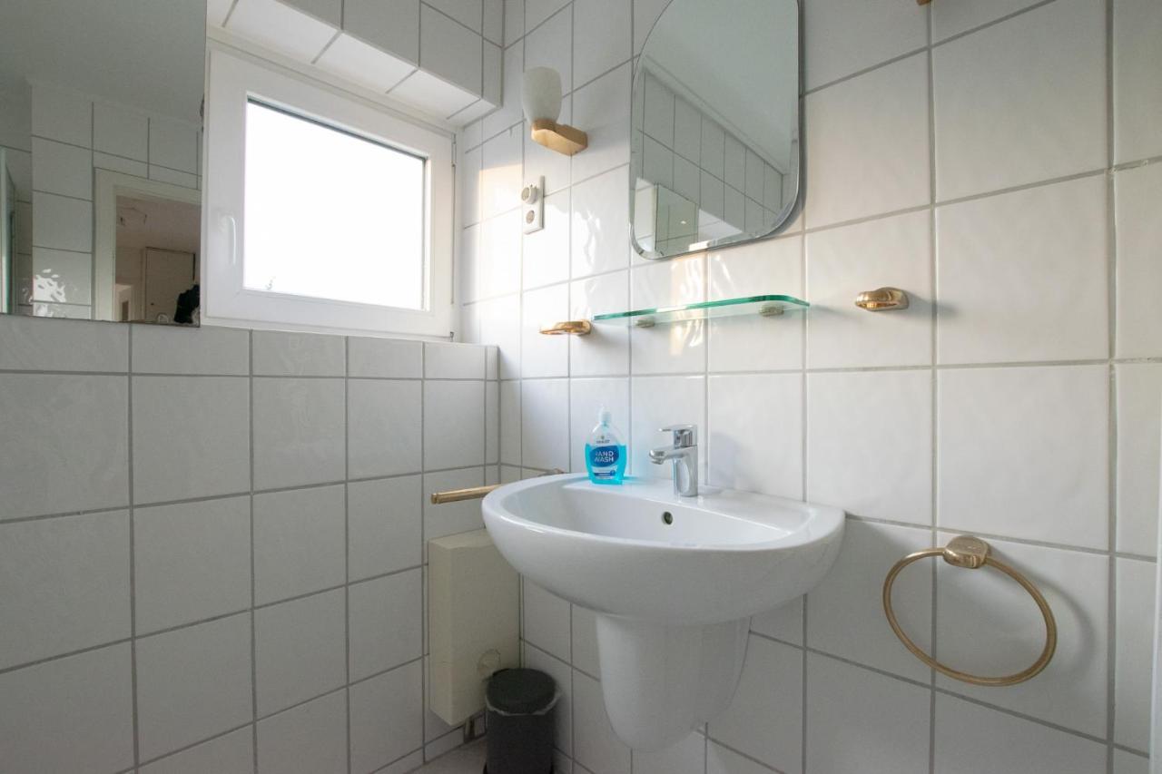 Raj Living - 1 , 3 And 4 Room Apartments - 20 Min Messe Dus & Airport Dus Meerbusch Esterno foto
