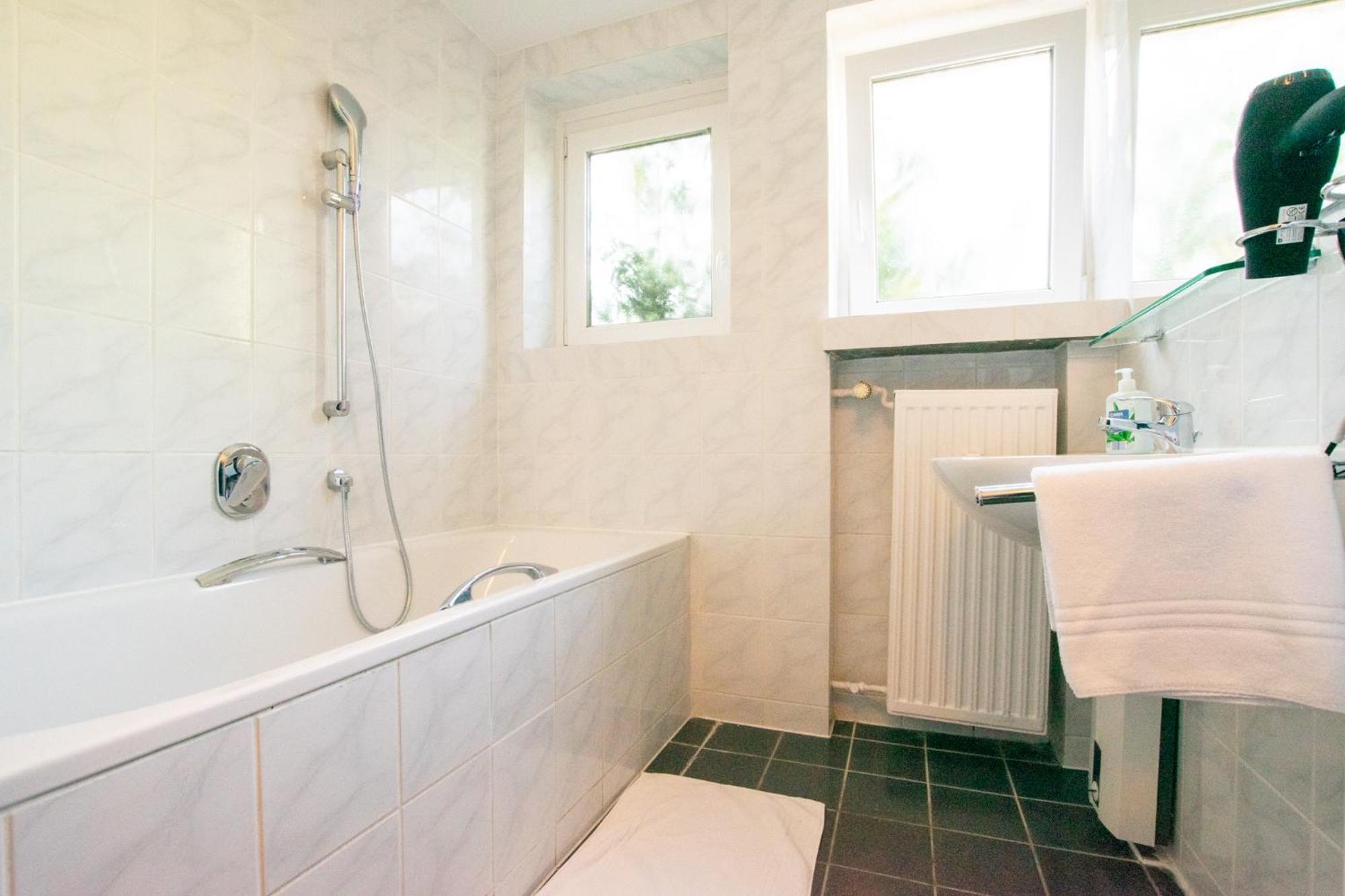 Raj Living - 1 , 3 And 4 Room Apartments - 20 Min Messe Dus & Airport Dus Meerbusch Esterno foto